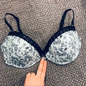NEW Floral Gorgeous Bra…2/40💕
